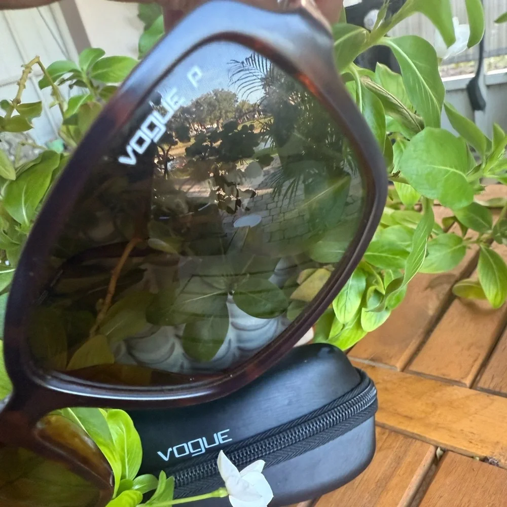 Vogue Polarized Havana Brown Sunglasses & Case ✨EUC Retail $189 - Picture 5 of 9